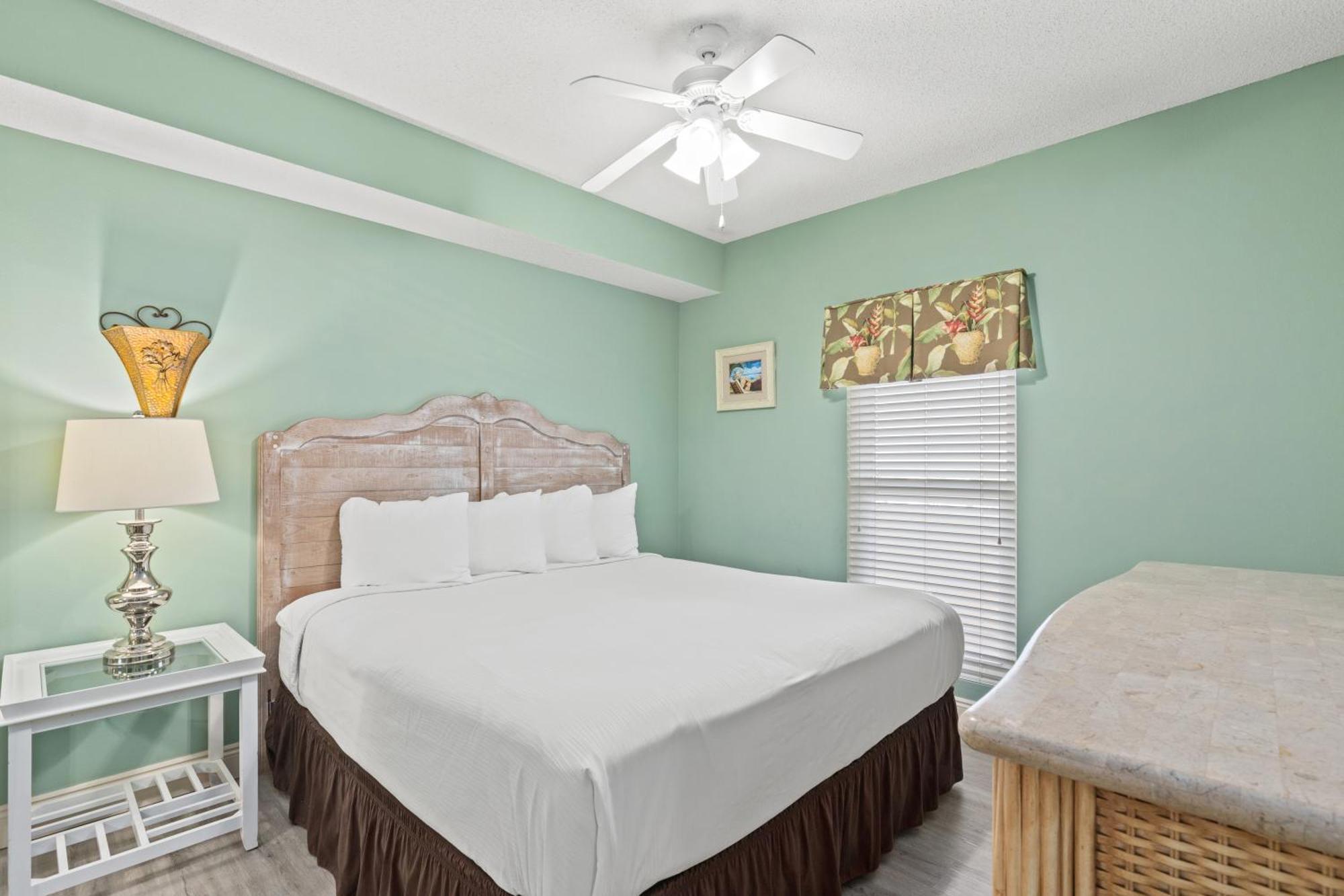Official Majestic - Over 60 Units - Ocean Front, Panama Beach, Fl